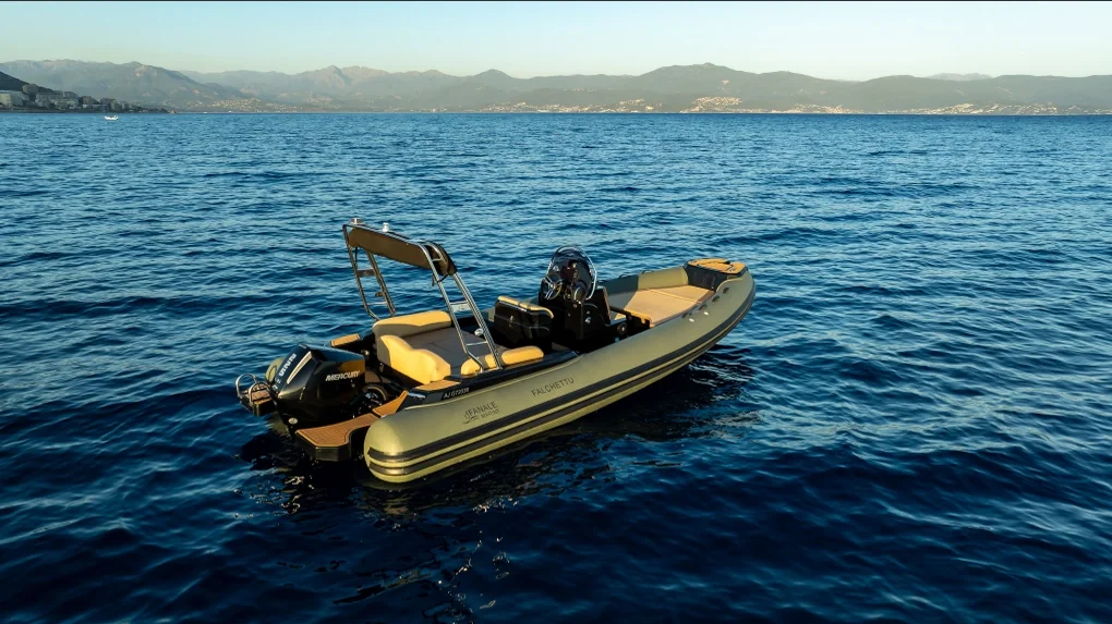 Falchettu 700 de 2024 à 67 900 € TTC : que vaut le sept mètres corse de Fanale Marine ?