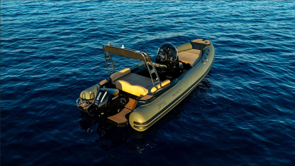 Fanale Marine Falchettu 700 vue trois quarts arrière