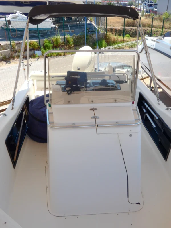 White Shark 205 cockpit et taud de soleil