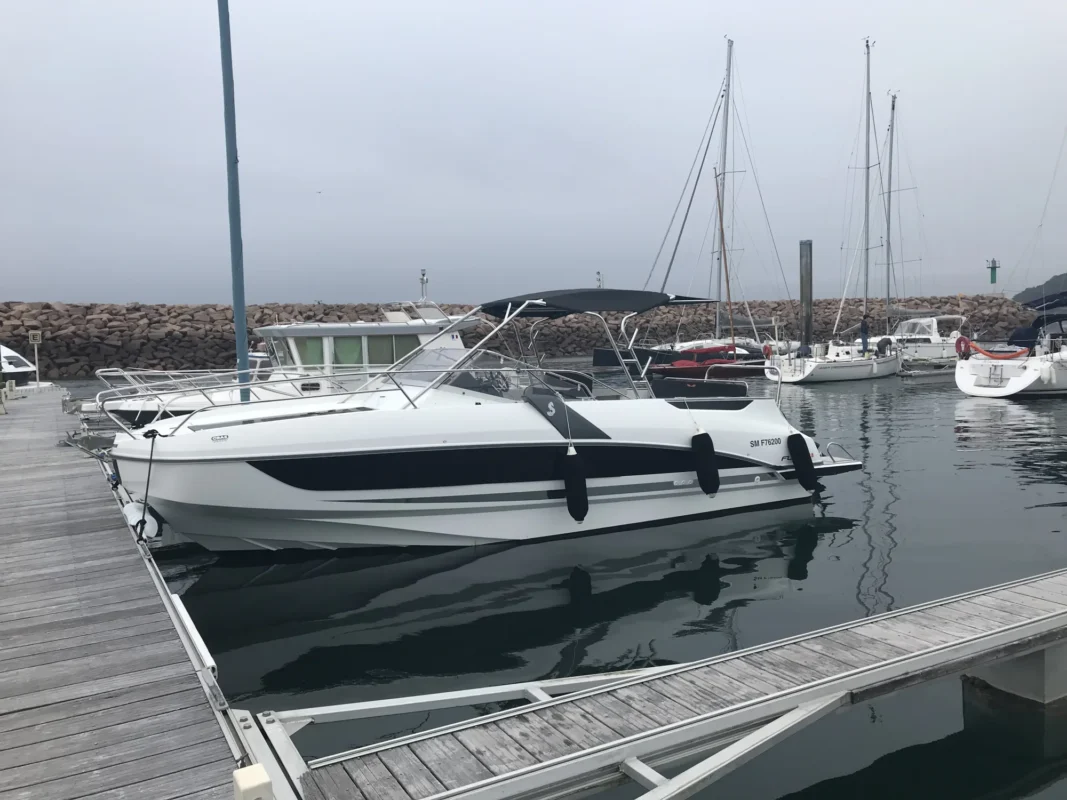 Beneteau Flyer 8.8 SUNdeck - bateau à moteur