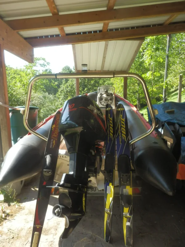 Bombard Explorer DB 550 - bateau à moteur