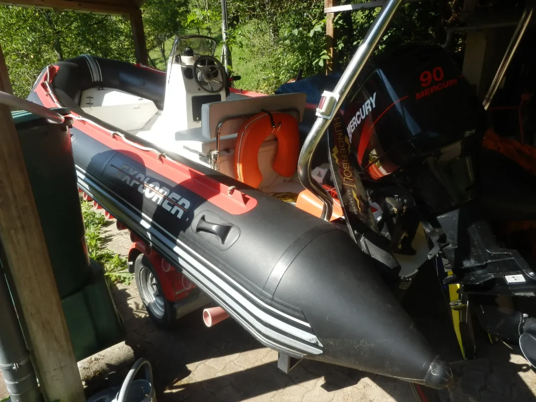 Bombard Explorer DB 550 2001