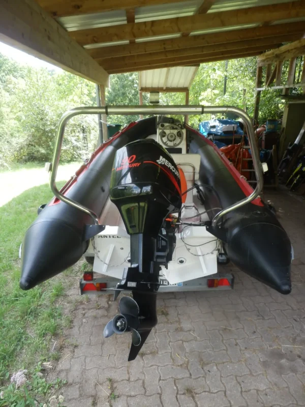 Bombard Explorer DB 550 2001