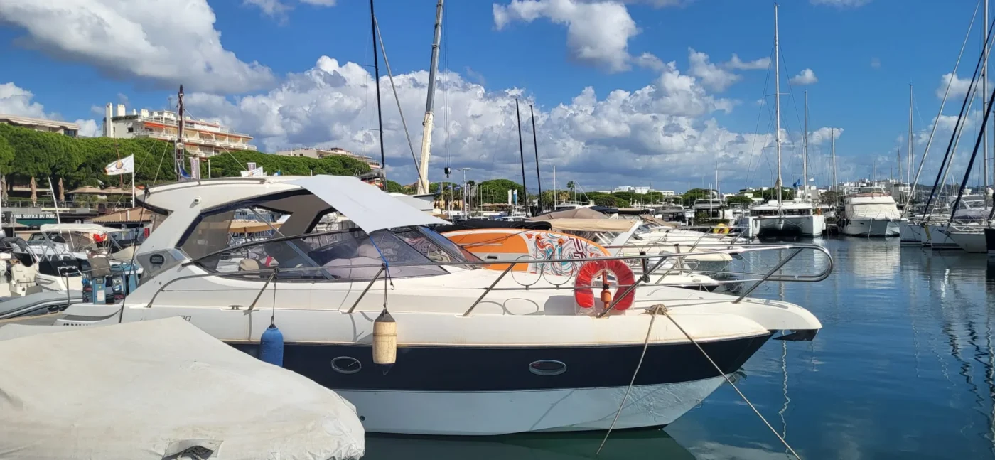 SESSA C30 - bateau à moteur