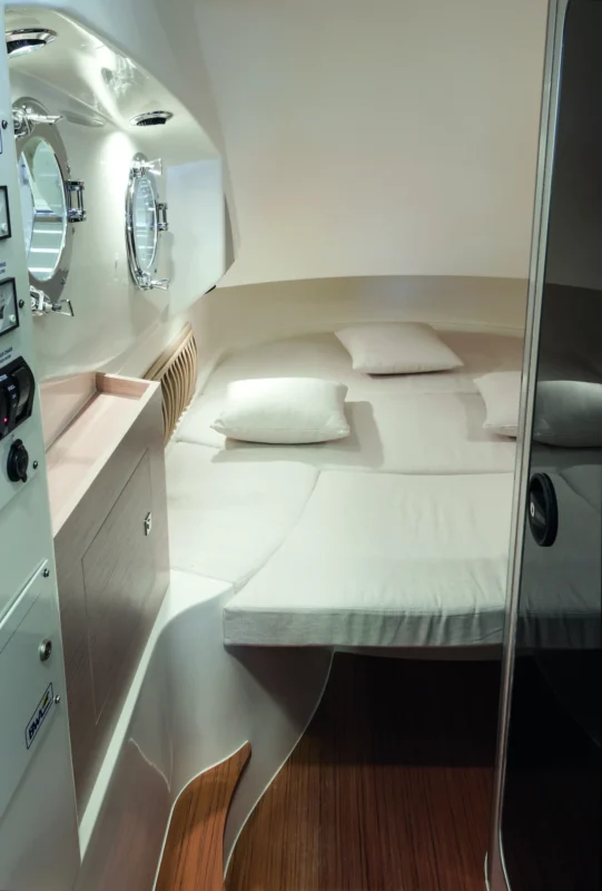 BWA 34 Premium 2026 cabine avec couchage double