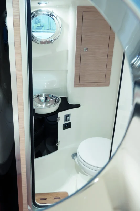 BWA 34 Premium 2026 salle d'eau séparée avec lavabo et WC