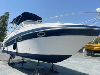 Four Winns Vista 258 d&rsquo;occasion : que vaut ce cruiser habitable à 22 000 euros ?
