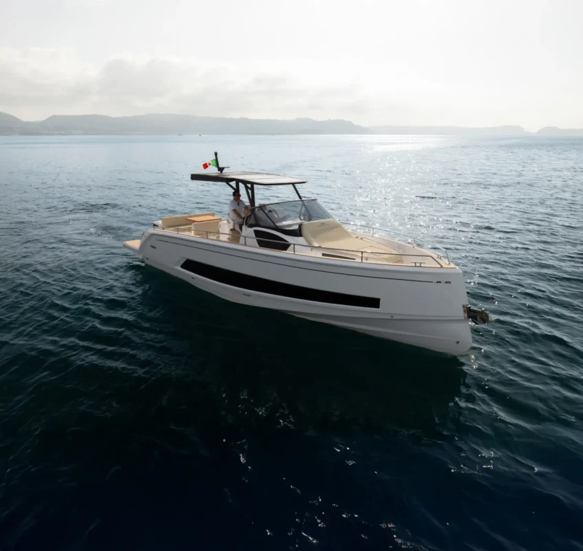 Salpa Avantgarde 35 2026 profil sur l'eau
