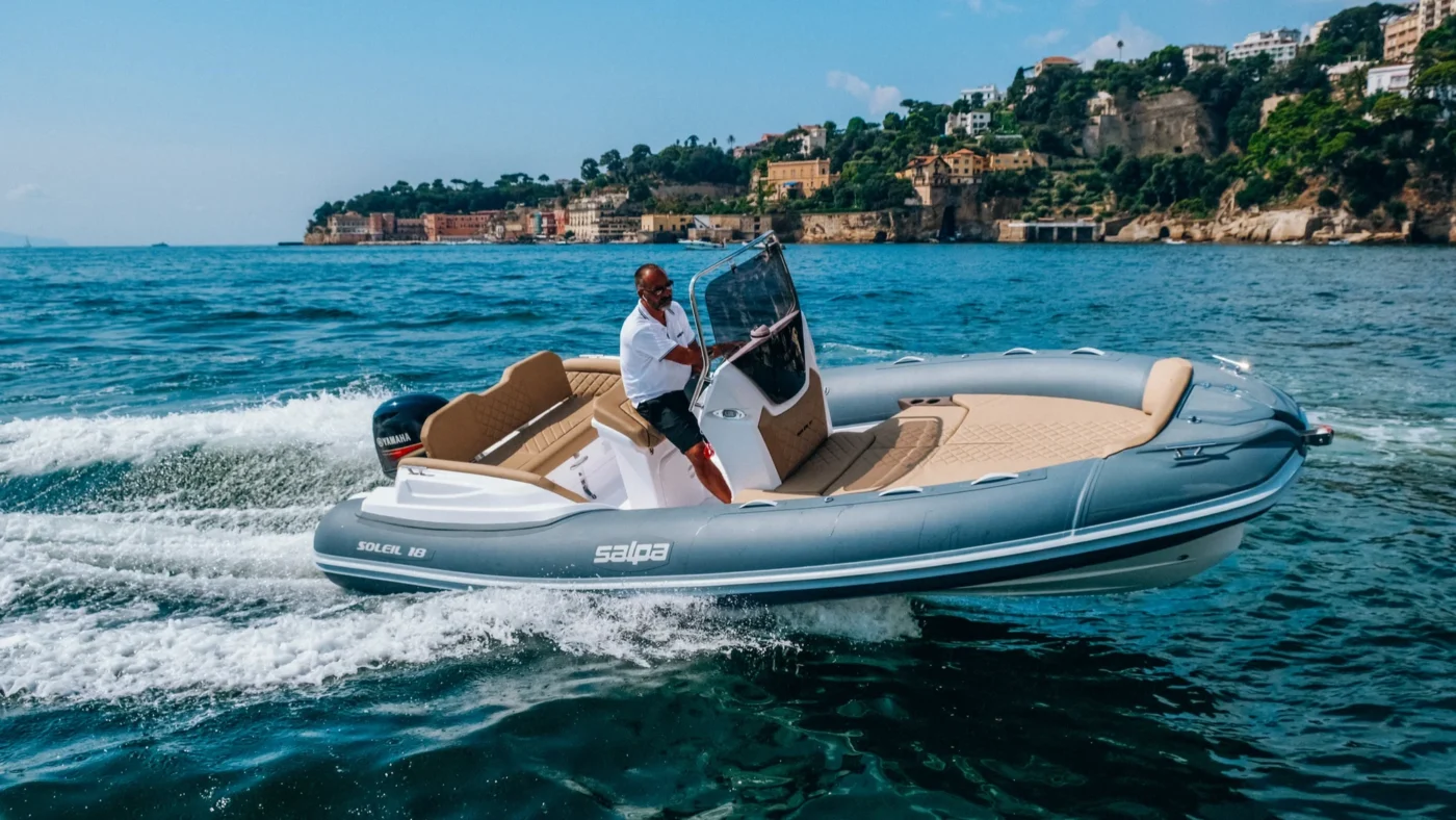 Salpa Soleil 18 - bateau à moteur