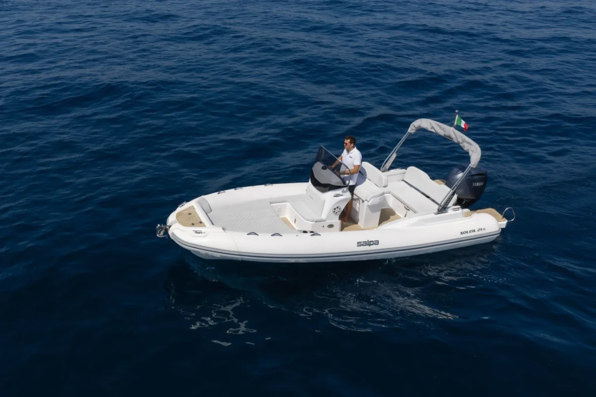 Salpa Soleil 21.5 2026 cockpit et poste de pilotage