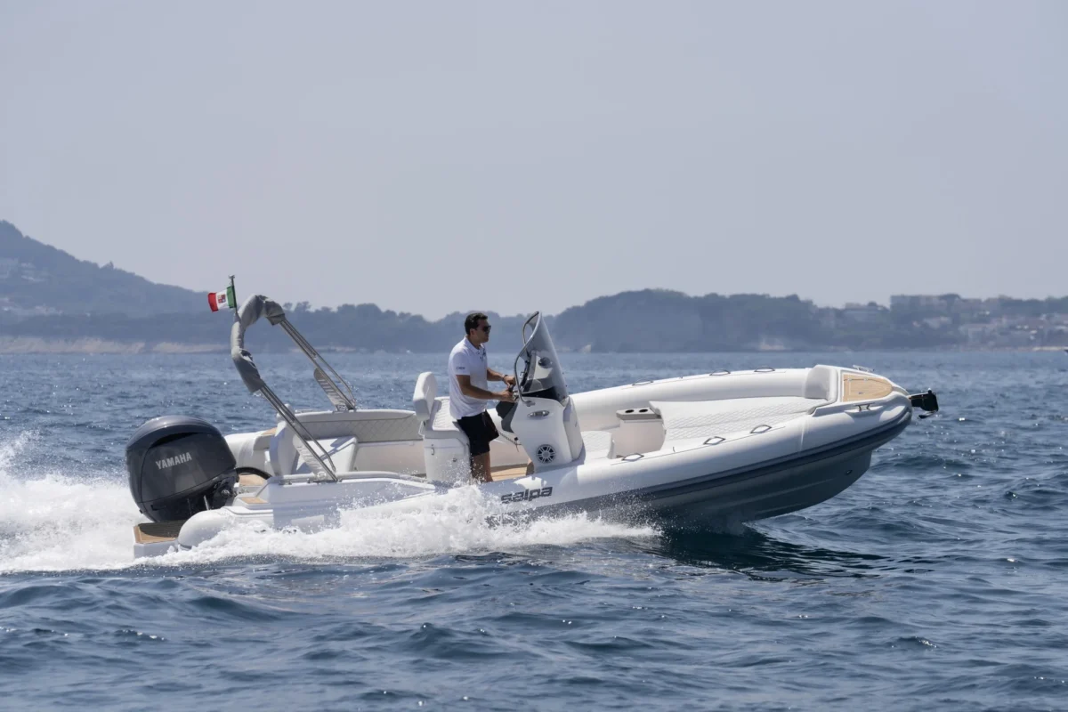 Salpa Soleil 21.5 - bateau à moteur