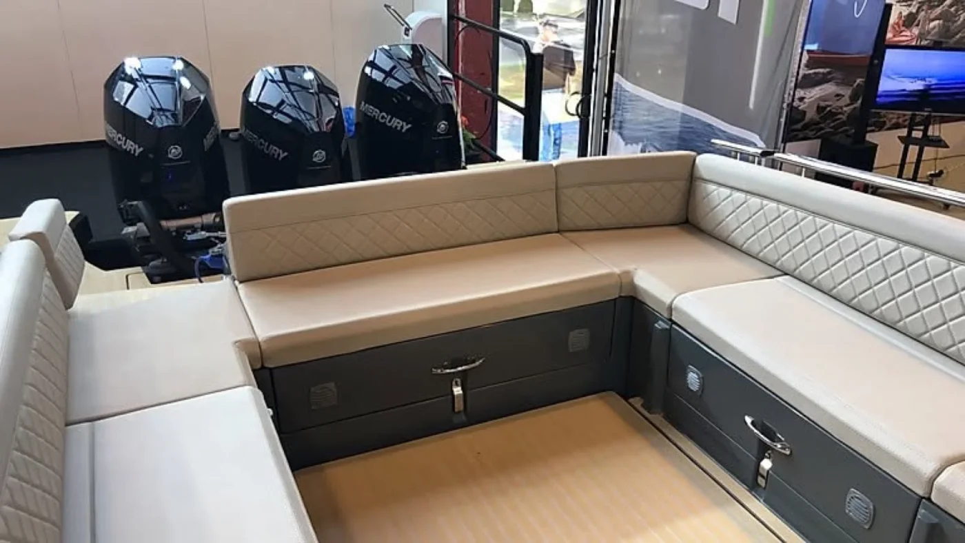 Salpa Soleil 42 2026 banquette du cockpit