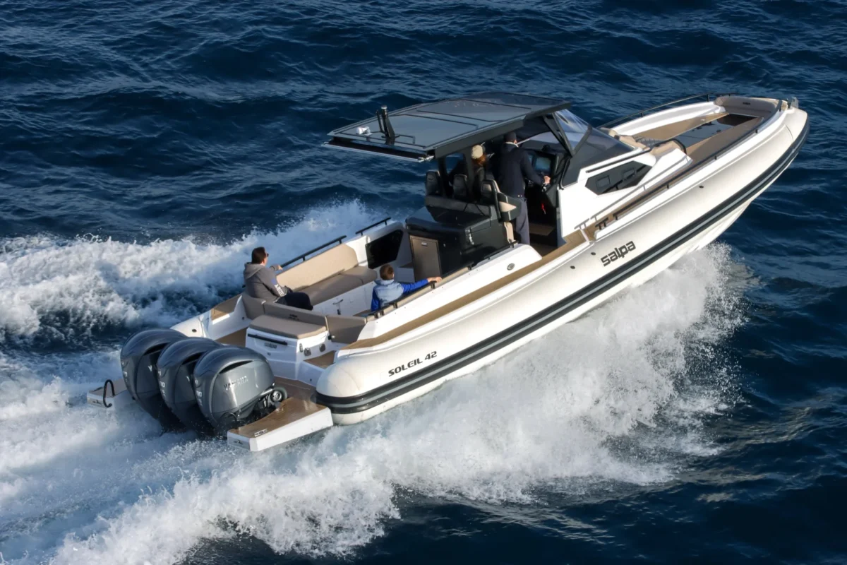Salpa Soleil 42 en triple Yamaha F300 : pourquoi ce maxi semi-rigide s&rsquo;impose à 415 000 € HT