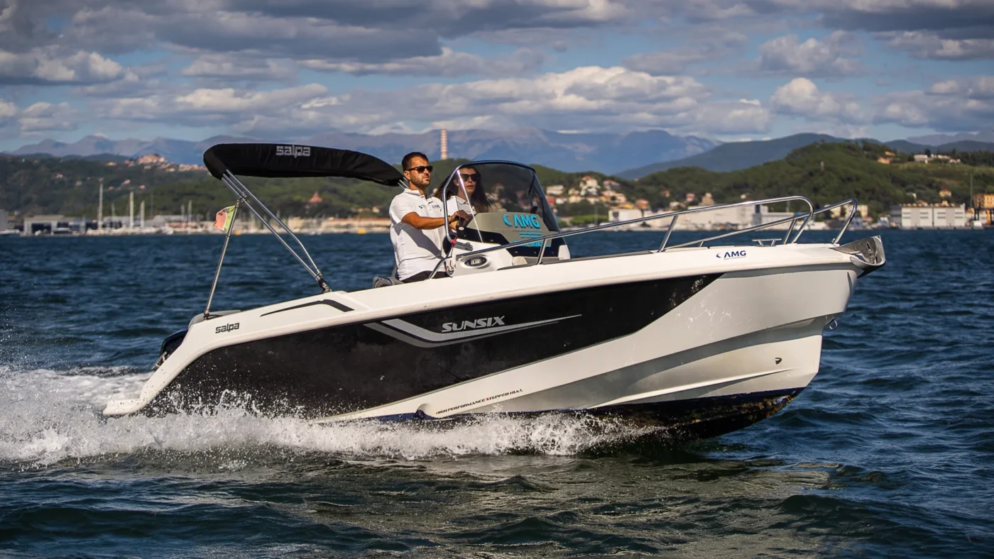 Salpa SunSix - bateau à moteur