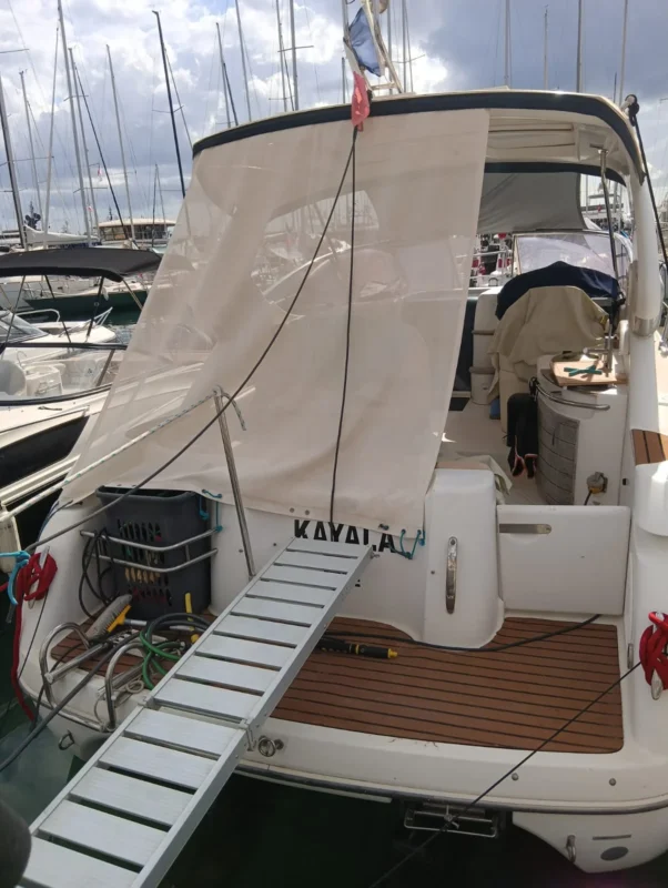 Sessa C30 2007 plateforme arrière et accès cockpit