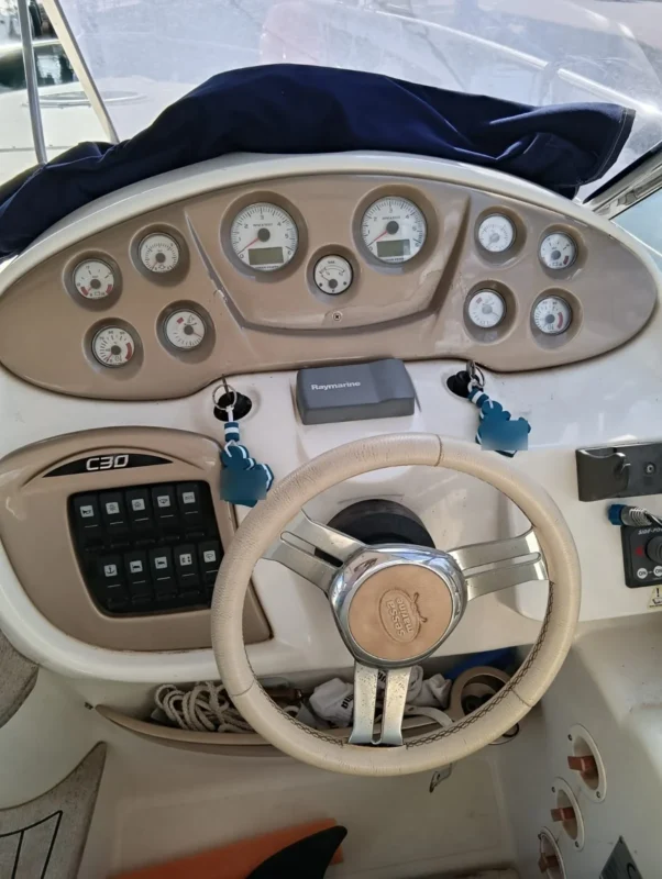 Sessa C30 2007 poste de pilotage et instrumentation Volvo Penta