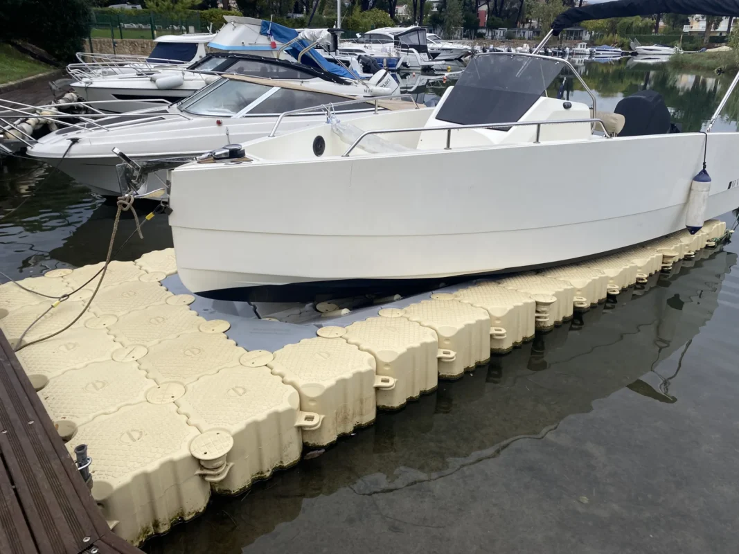 Nuva M6 Open - bateau à moteur