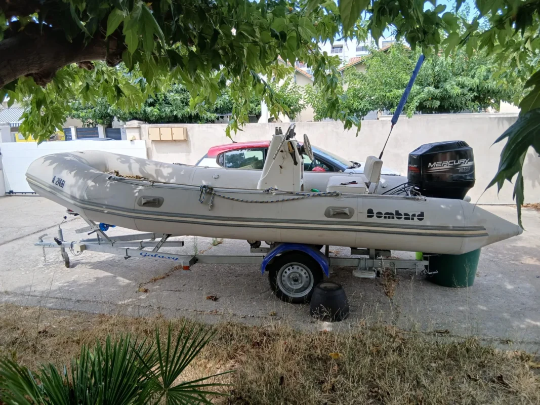 Bombard SEMI RIGIDE - bateau à moteur