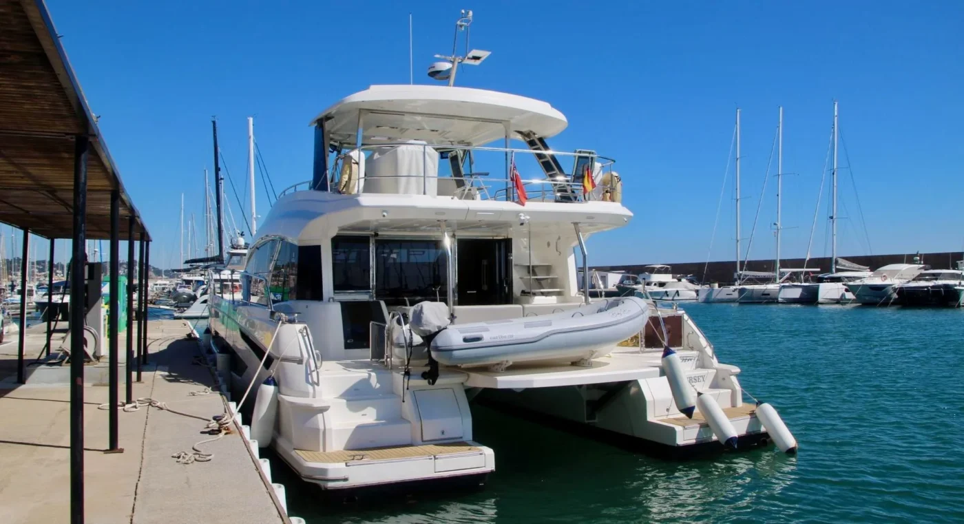 Aquila 54 Yacht 2022 vue 3