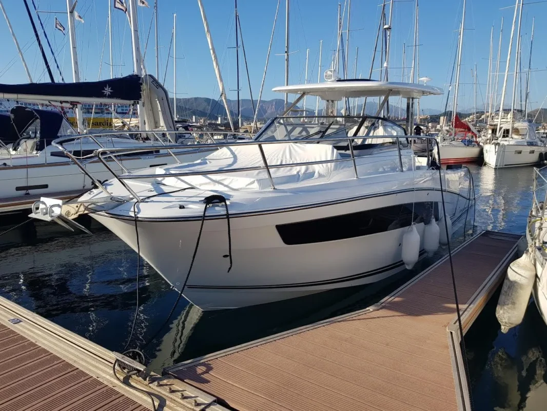 Jeanneau Cap Camarat 10.5 WA 2021 vue extérieure