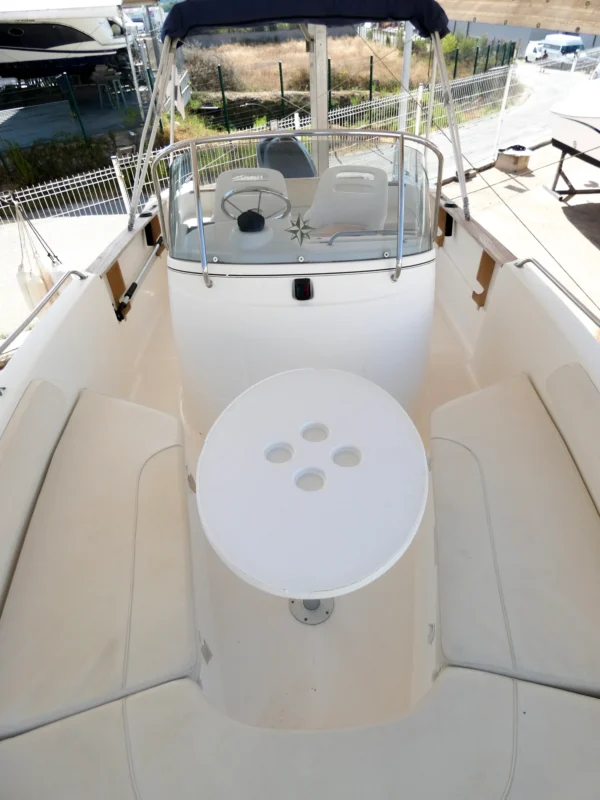 Jeanneau Cap Camarat 625 WA cockpit