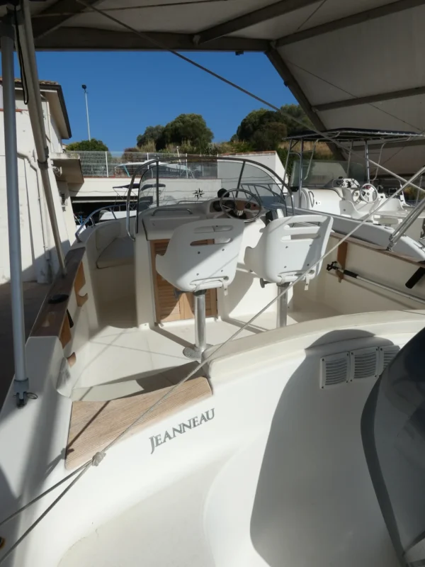 Jeanneau Cap Camarat 625 WA aménagements