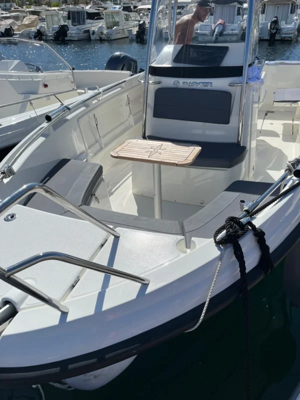 Parker 660 Open 2022 aménagements