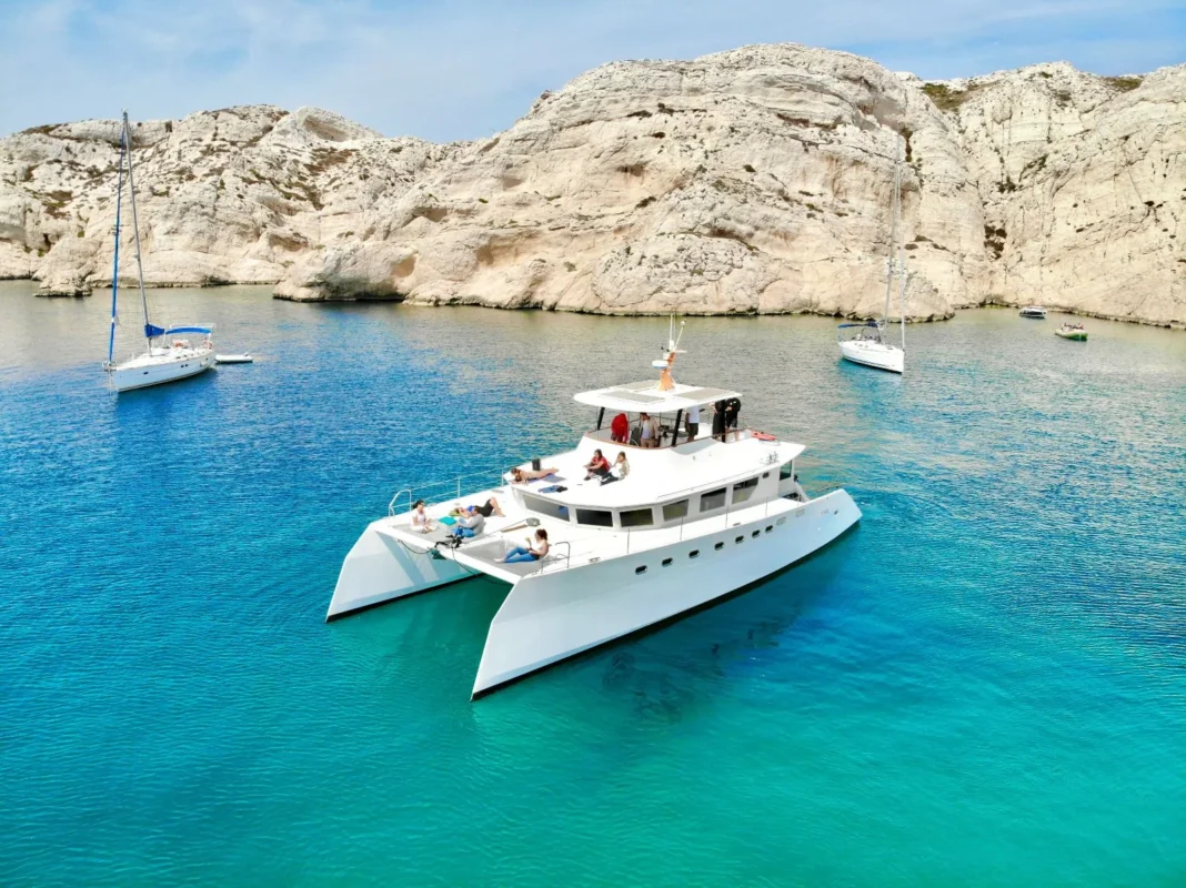 Powercat 38 Pax Daycharter 2022 vue 2