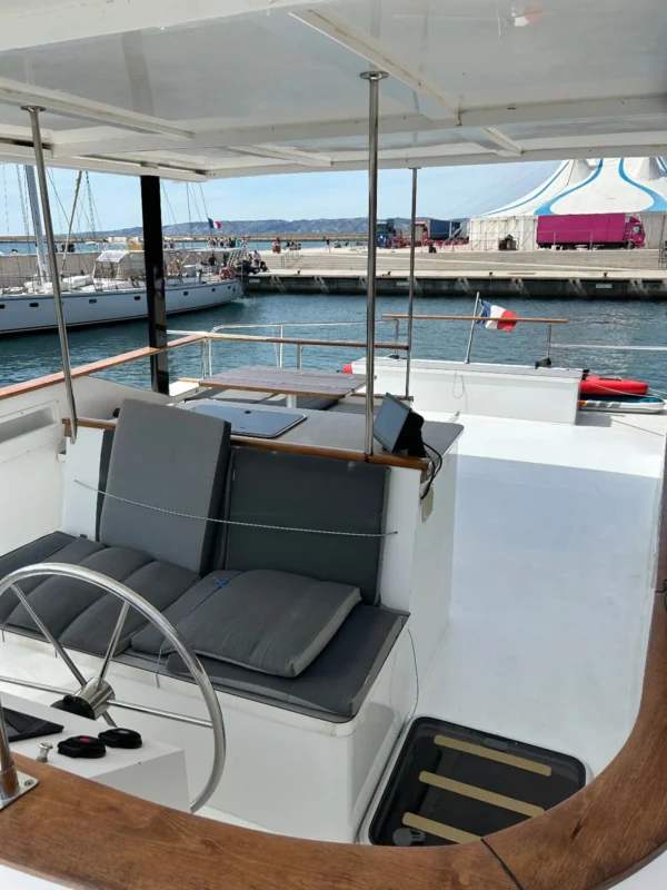 Powercat 38 Pax Daycharter 2022 vue 3