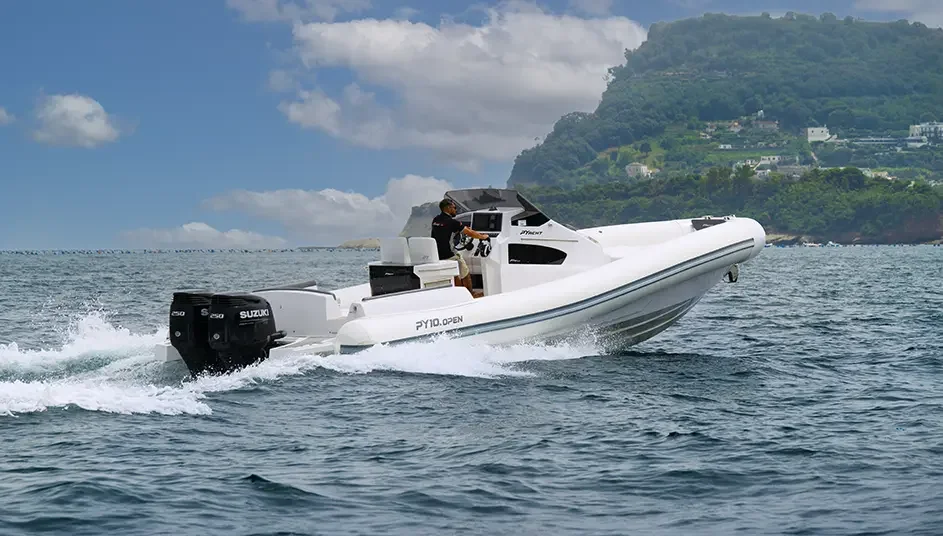 Semi-rigide PY Yacht PY10.OPEN neuf navigation trois quarts