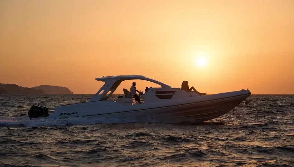 Semi-rigide PY Yacht PY120 GTS neuf coucher de soleil
