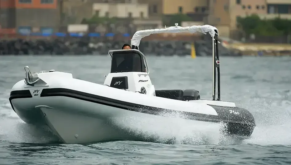 Semi-rigide PY Yacht PY60 neuf navigation avant