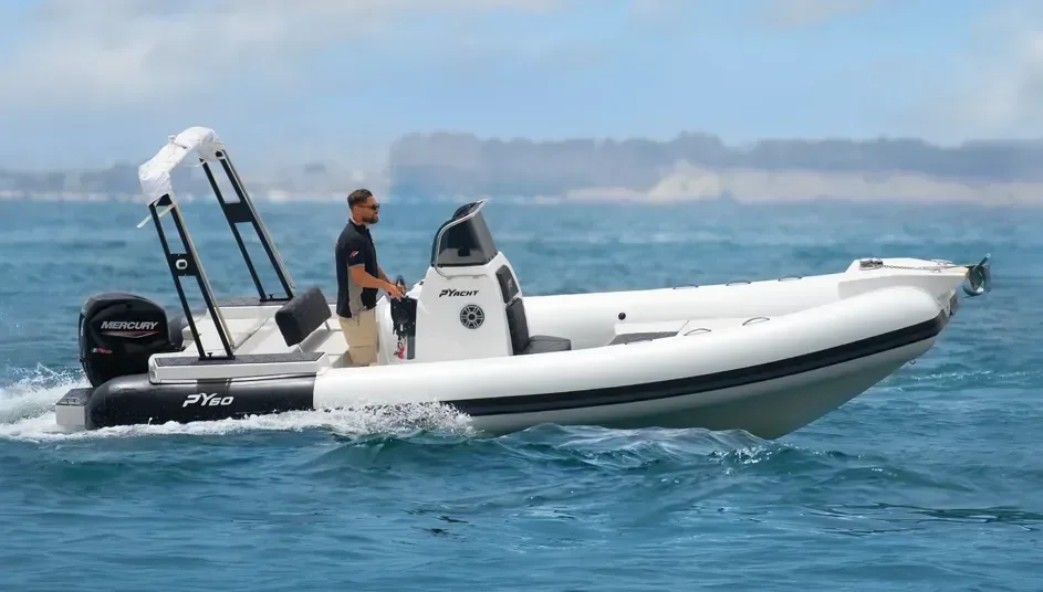 PY Yacht PY60 - bateau à moteur
