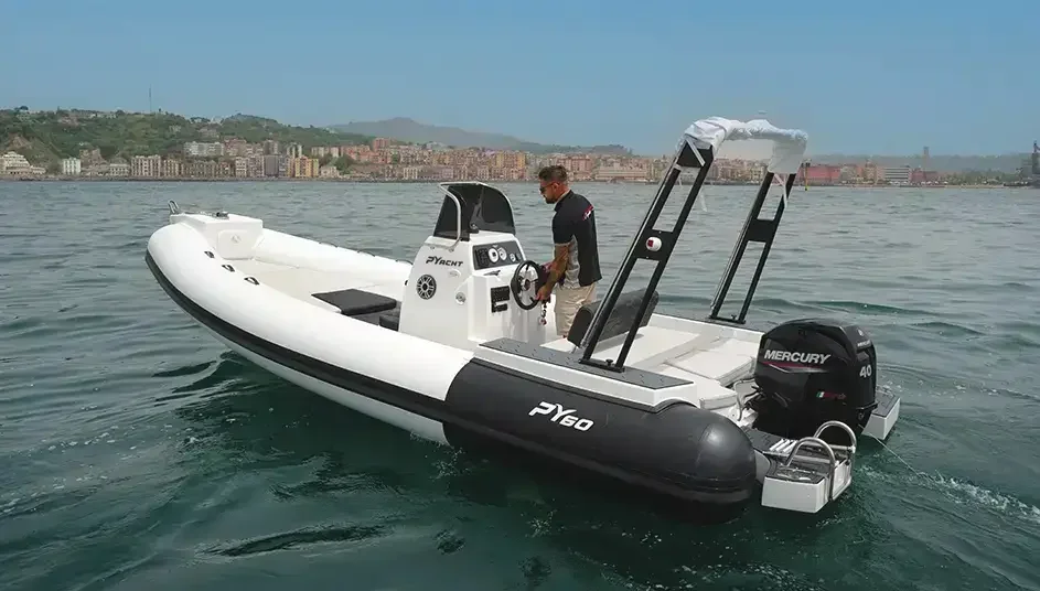 Semi-rigide PY Yacht PY60 neuf poupe moteur