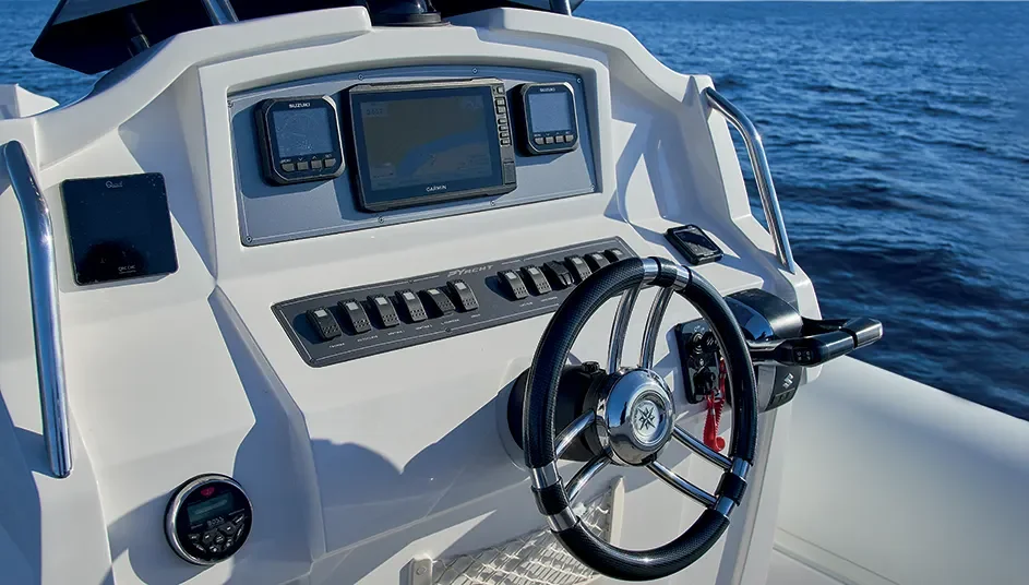 Semi-rigide PY Yacht PY90 neuf console pilotage