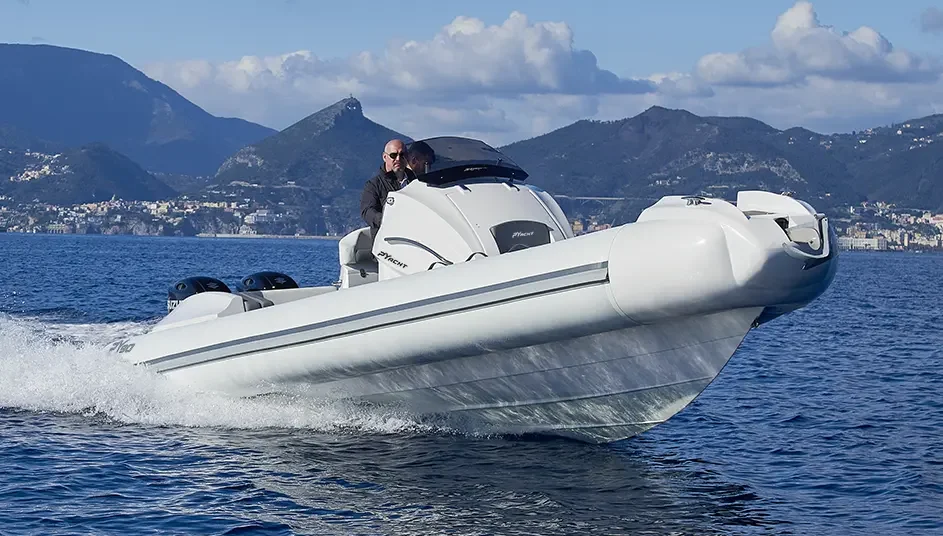 Semi-rigide PY Yacht PY90 neuf navigation avant