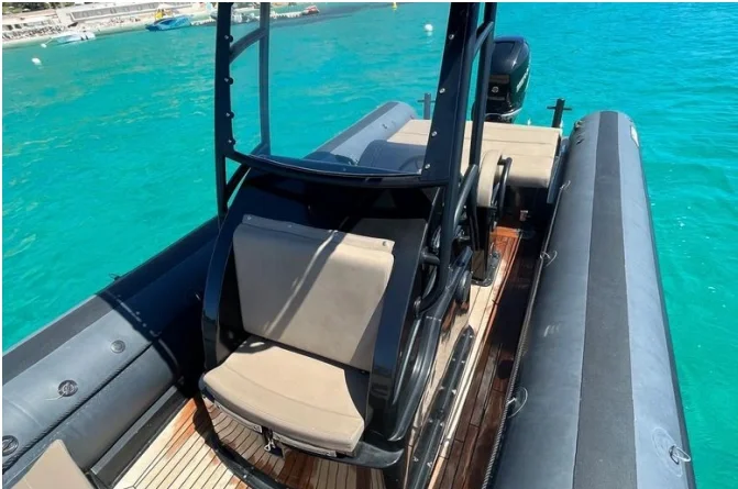 Sea Water Smeralda 250 2017 cockpit