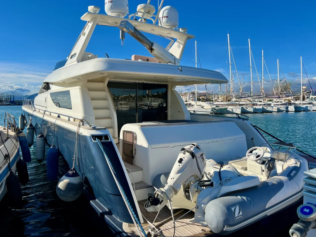 Uniesse 72 MY 2002 vue 4